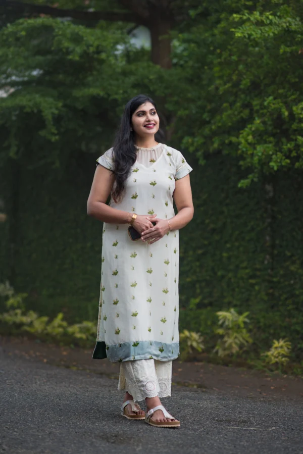 Thalir Leaf Print Contrast Border Organza Straight Kurti